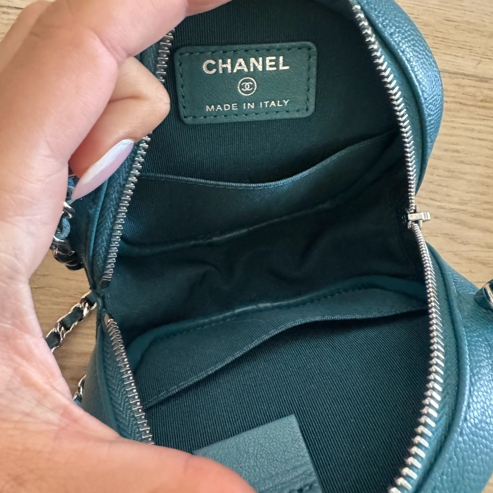 CHANEL Teal Quilted Round Crossbody Bag with Chain Strap - Picture 5 of 5